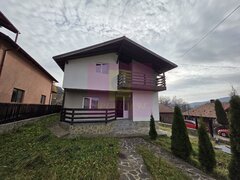 Vila de vacanta cu 4 camere de vanzare in Valea Doftanei